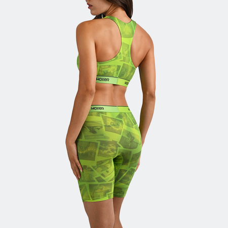 Dayana wears a size S