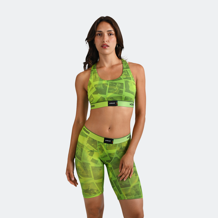 Dayana wears a size S