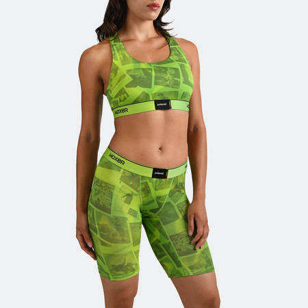 Dayana wears a size S