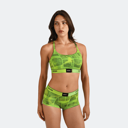 Dayana wears a size S