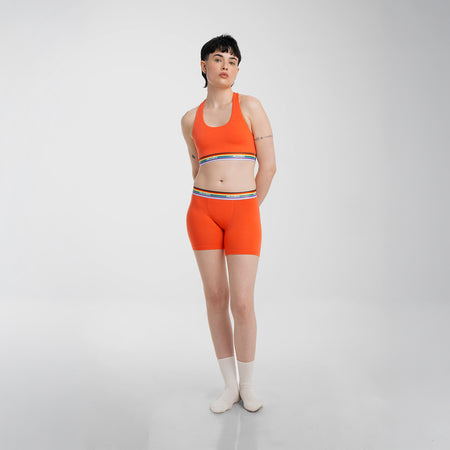 Anna wears a size M