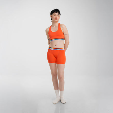 Anna wears a size M