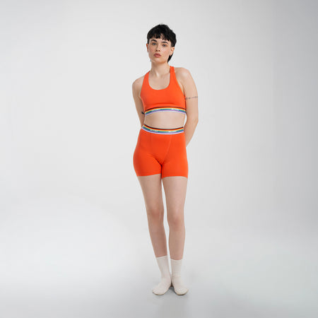 Anna wears a size M