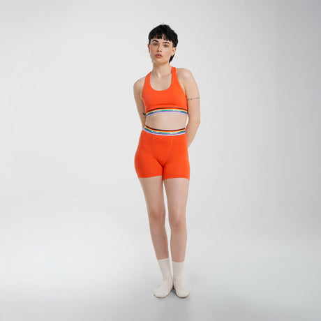 Anna wears a size M