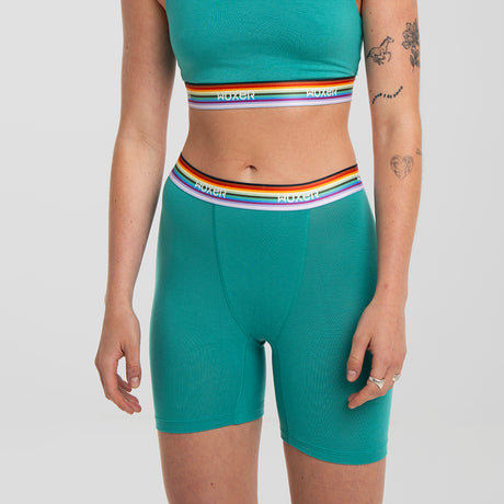 Kez wears a size S