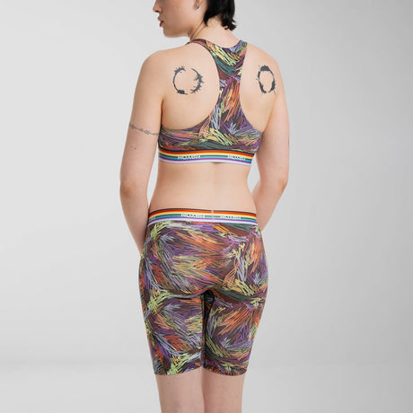 Anna wears a size M