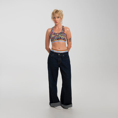 Kez wears a size S