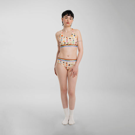 Anna wears a size S