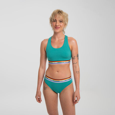 Kez wears a size S