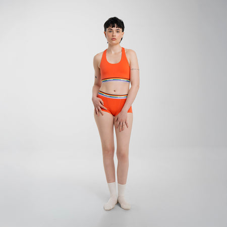 Anna wears a size M