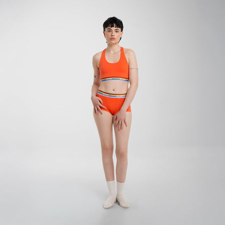 Anna wears a size M