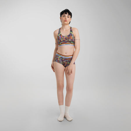 Anna wears a size M