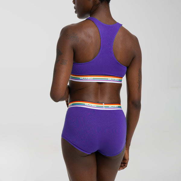 Bailey wears a size S