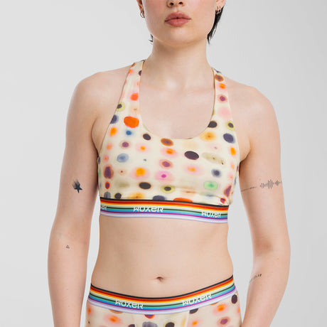 Anna wears a size S