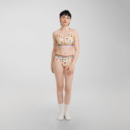 Anna wears a size S