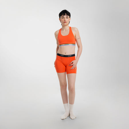 Anna wears a size M
