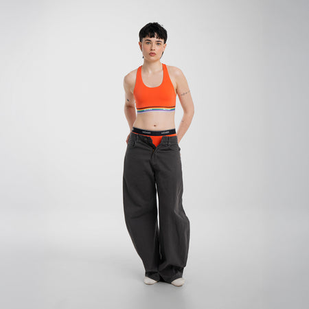 Anna wears a size M