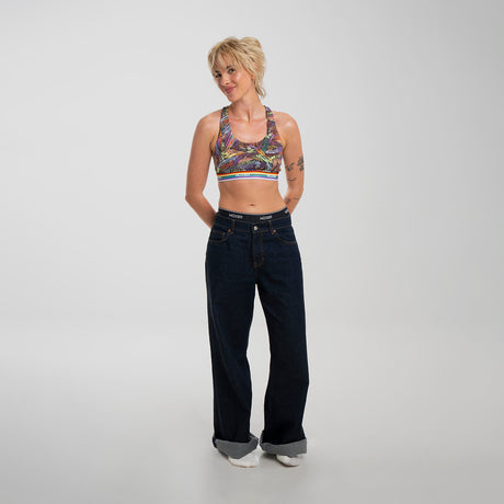 Kez wears a size S