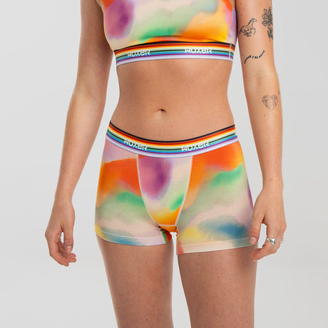 Kez wears a size S