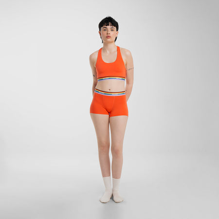 Anna wears a size M