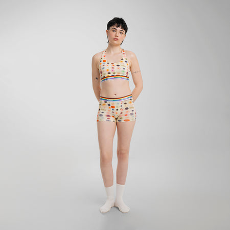 Anna wears a size S