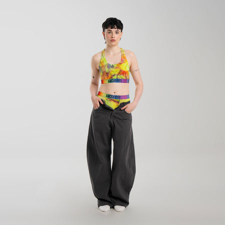 Anna wears a size M