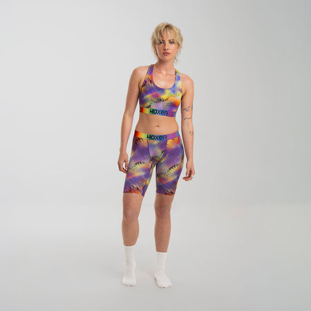 Kez wears a size S