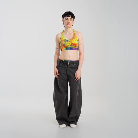 Anna wears a size M