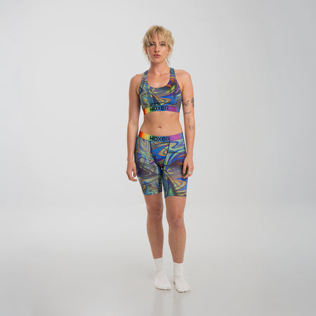 Kez wears a size S