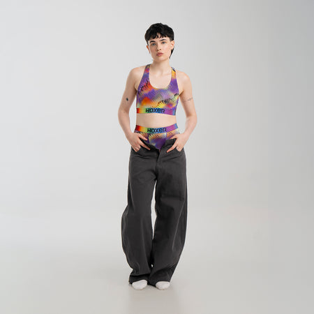 Anna wears a size M