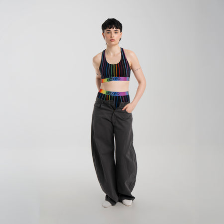 Anna wears a size M