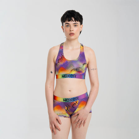Anna wears a size M