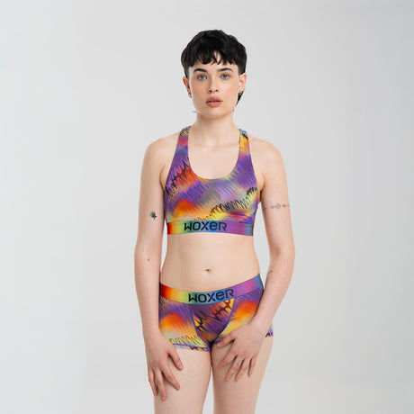 Anna wears a size M