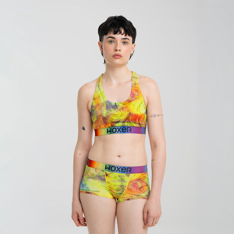 Anna wears a size M