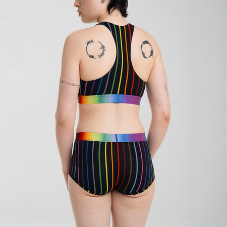 Anna wears a size M