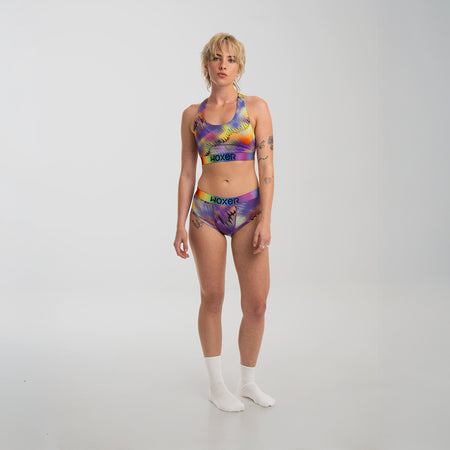 Kez wears a size S