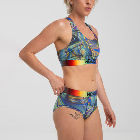 Kez wears a size S
