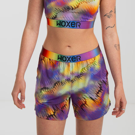 Kez wears a size S