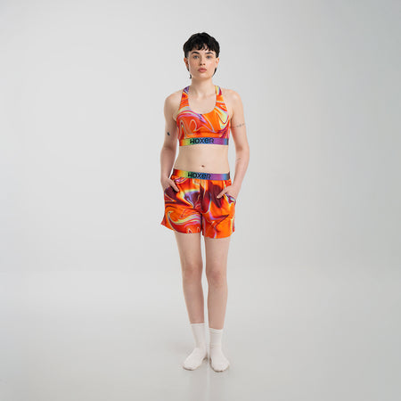 Anna wears a size M