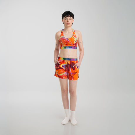 Anna wears a size M