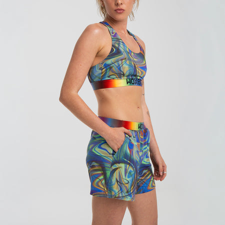 Kez wears a size S