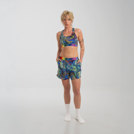 Kez wears a size S