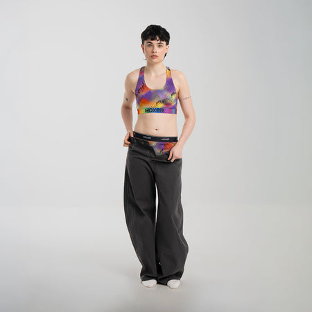 Anna wears a size M