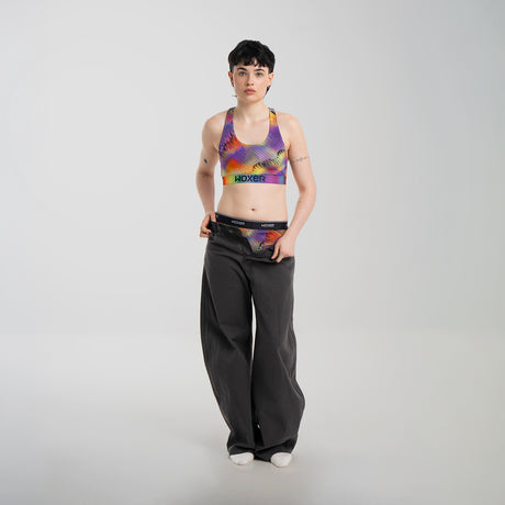 Anna wears a size M