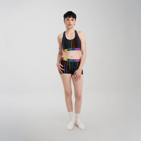 Anna wears a size M