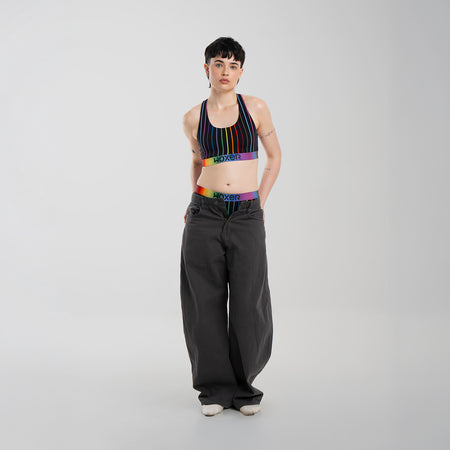 Anna wears a size M