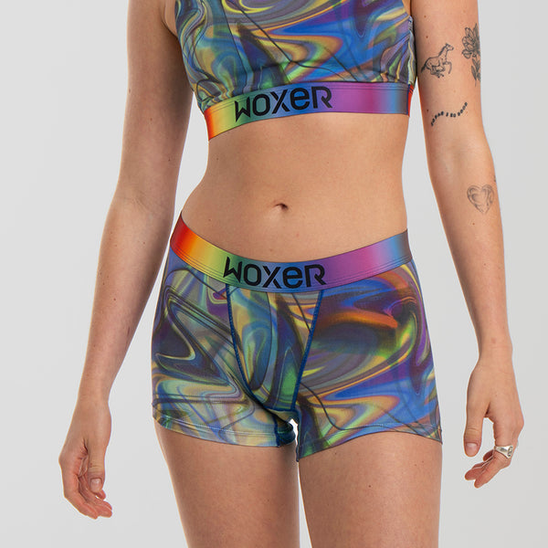 Kez wears a size S