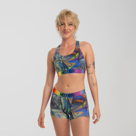 Kez wears a size S