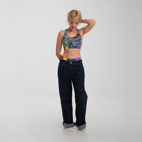 Kez wears a size S
