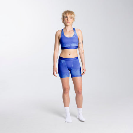 Kez wears a size S